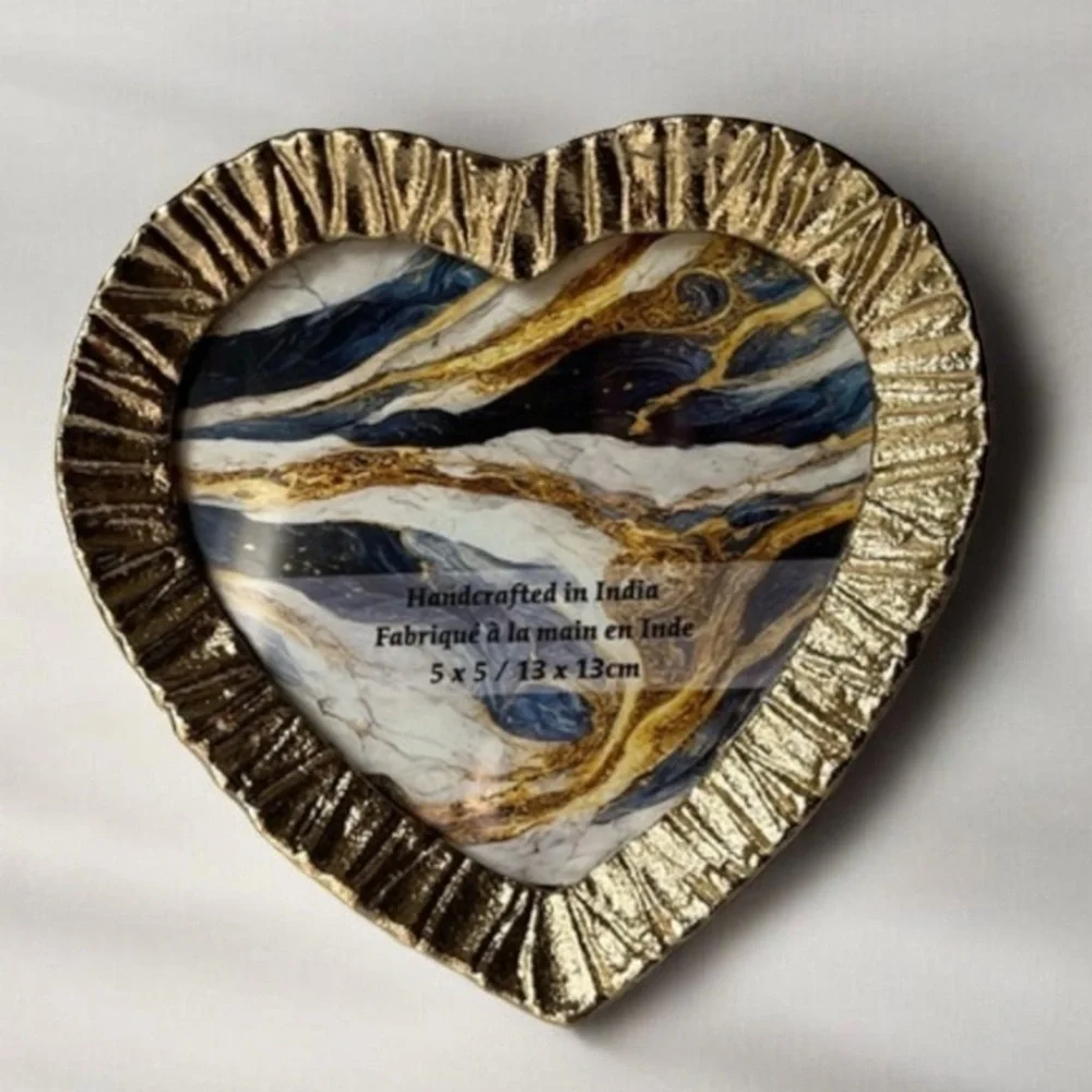 GOLD HEART SHAPED PHOTO FRAME 5x5” FREE STANDING (NEW) metal texture frame